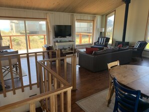 Smart TV, fireplace, DVD player, stereo