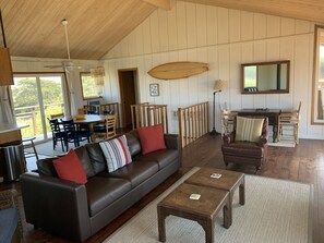 Smart TV, fireplace, DVD player, stereo