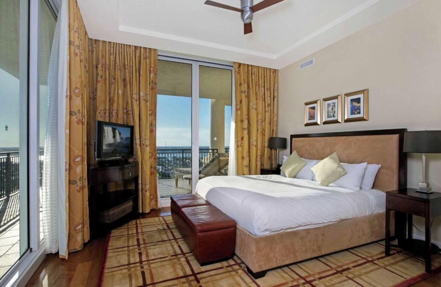 3 chambres, coffres-forts dans les chambres, bureau