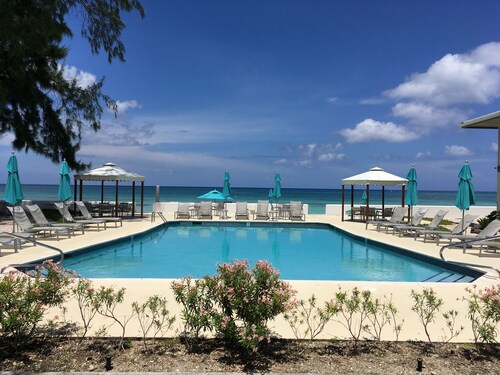 3 Bedroom  condo on 7 Mile Beach : Beach is back !!