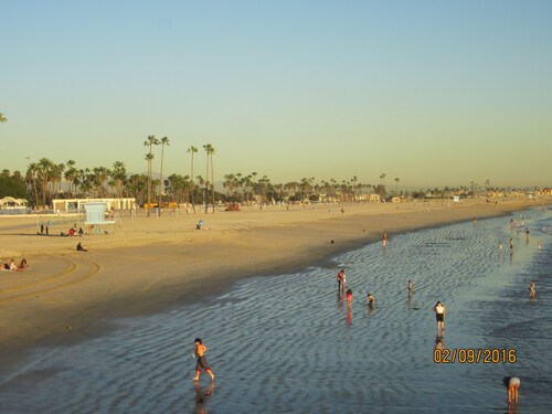 Cozy Beach Apartment in Trendy Belmont Shore!  Sanitized and Clean!