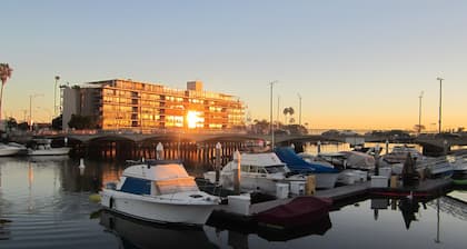 ¡Apartamento acogedor en la playa en la moderna costa de Belmont! Tarifa Especial Enero 2019