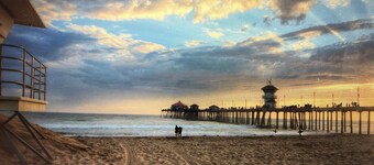 Beach Cottage with A/C, pet friendly, walk to sand.