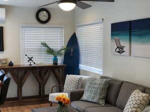 Fernseher, Videospiele, DVD-Player, Bücher