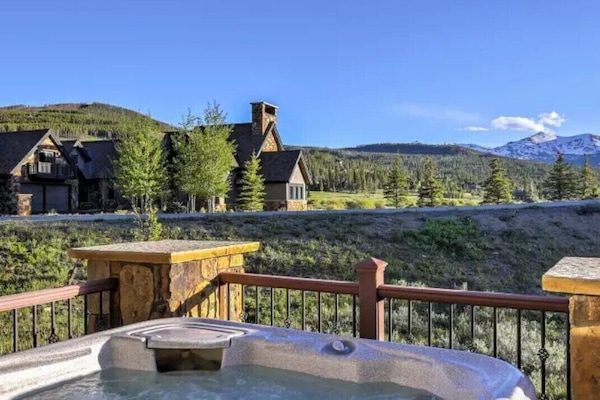 Private Outdoor Hot Tub