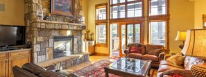 Smart TV, fireplace, DVD player, stereo