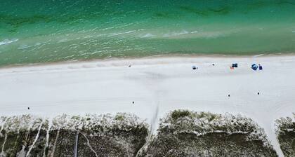 2 bedroom Duplex with backyard One Block From the Laguna Beach Sand Pet-friendly