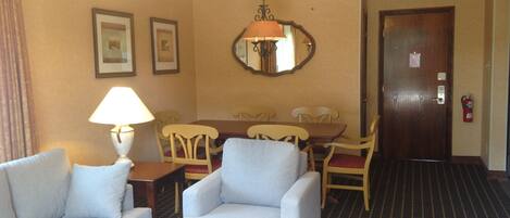 Televisión y chimenea