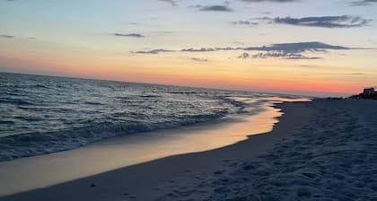 Perfecto para grandes reuniones o grupos: piscina privada, mucho estacionamiento, 2 cocinas