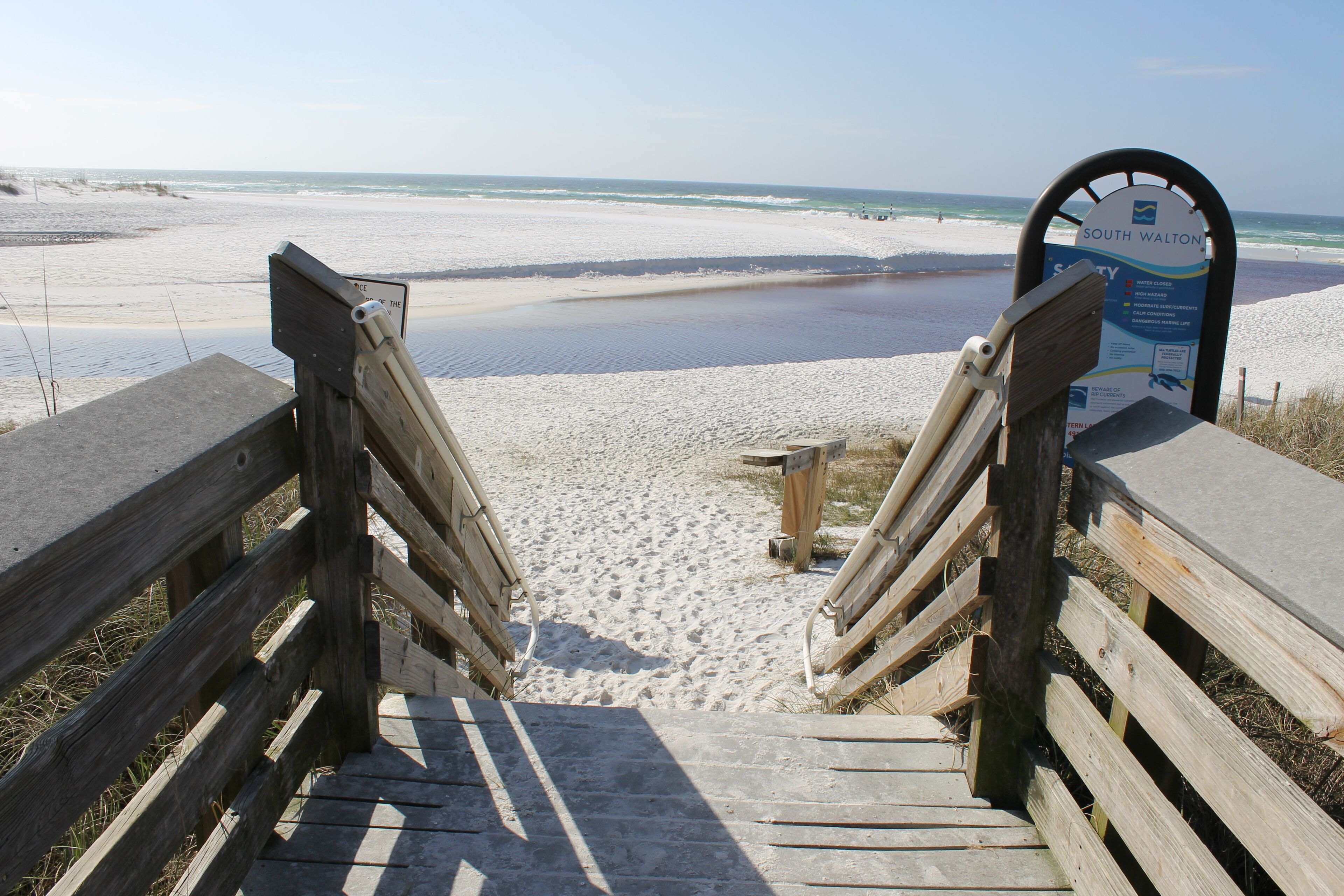 Nær stranden og solsenger