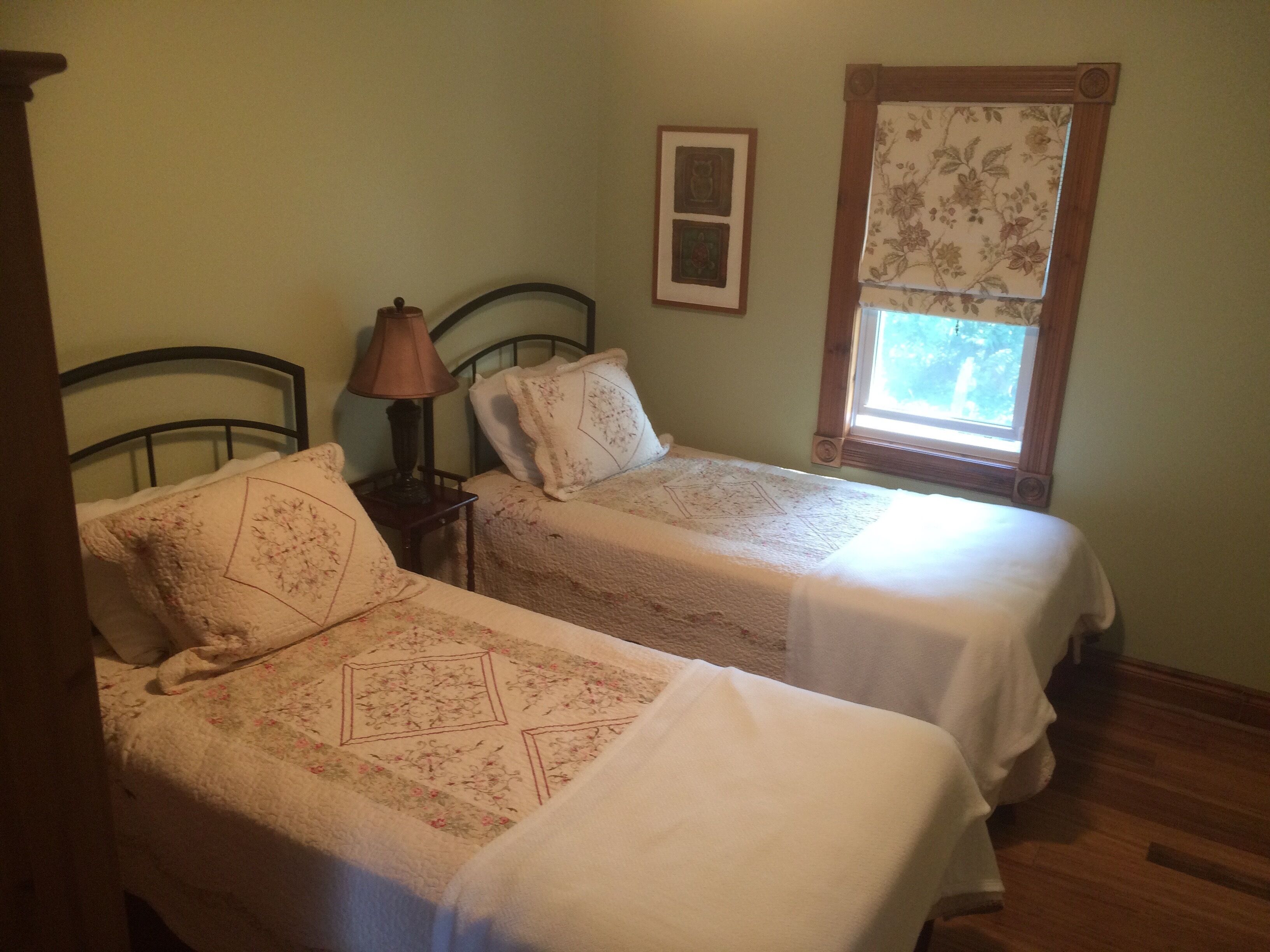 Exquisite Accommodations Farmhouse with over 100 acres