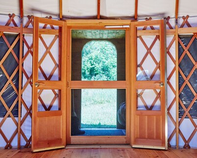 Exquisite Accommodations Farmhouse with over 100 acres