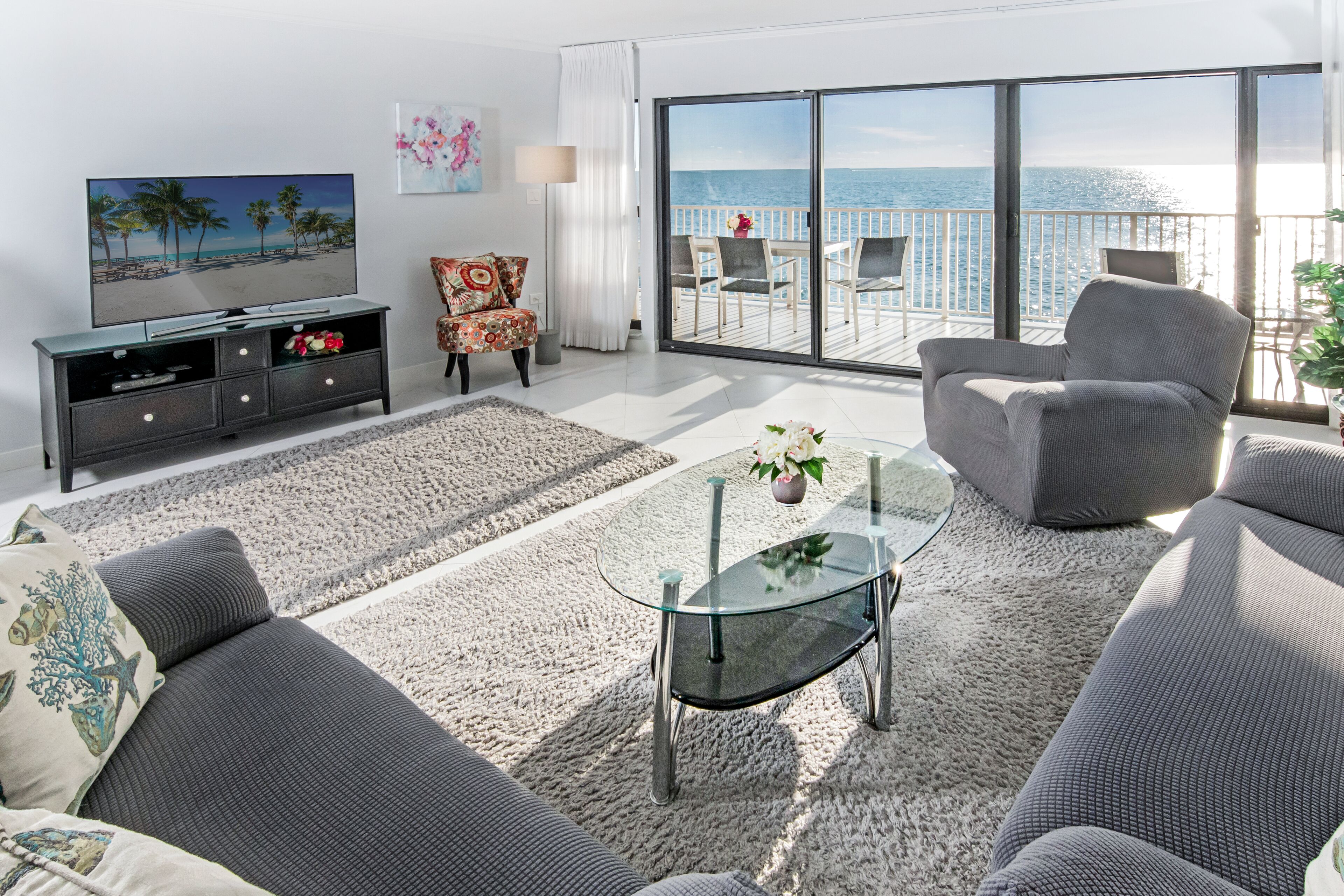 Exclusive & privat oceanfront Condo with sunset view,  modern & new equipped