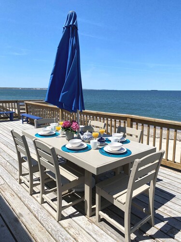 BEACHFRONT with Amazing Water Views