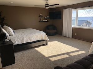 3 bedrooms, travel crib, free WiFi, bed sheets