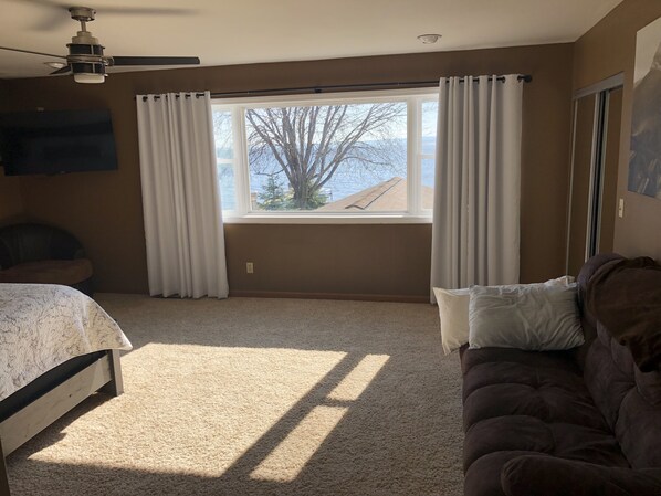 3 bedrooms, travel cot, free WiFi, bed sheets