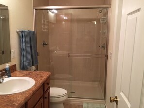 Combined shower/bathtub, hair dryer, towels, soap