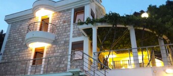 Budva City - Private Pool - Authentic Stone House