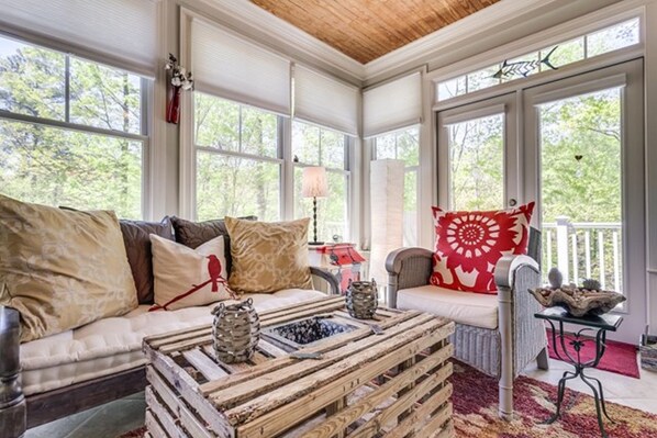 Télévision, cheminée, jeux vidéo, lecteur de DVD