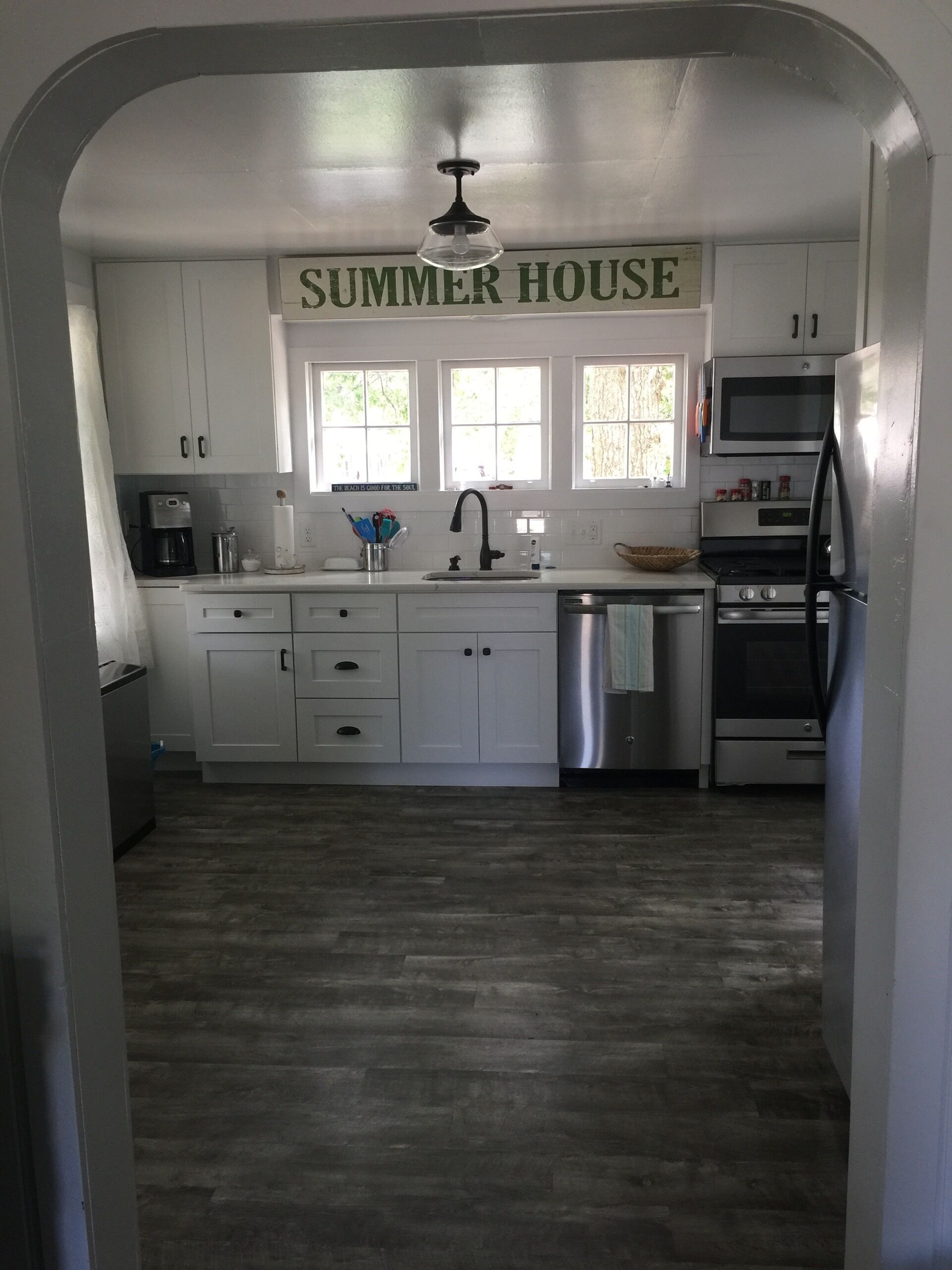 *** Newly Renovated *** "The Holiday House" Just steps from the Bay! 