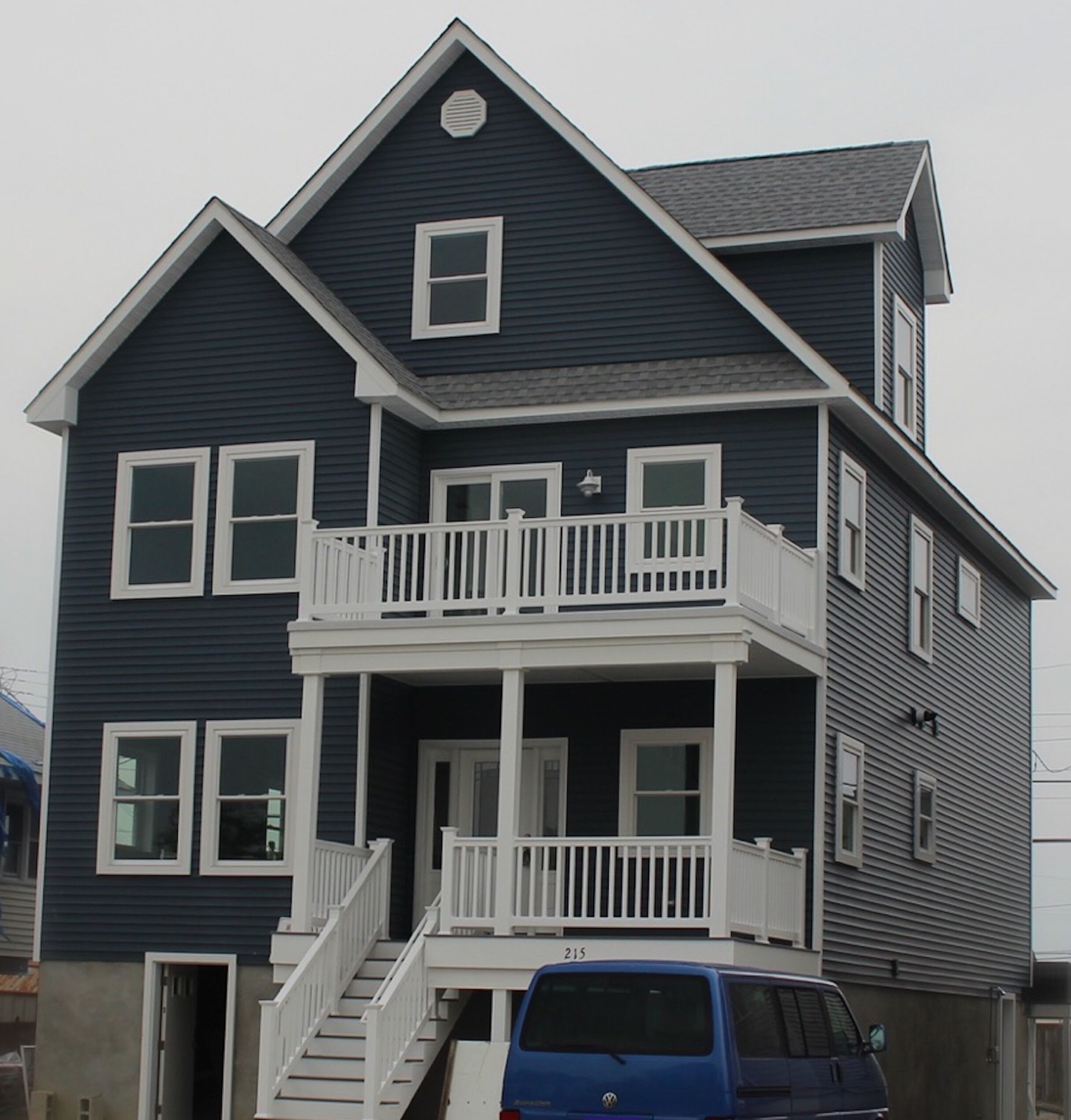 Beautiful ,  7 Bedroom, family oriented home, short walk to beach and shopping