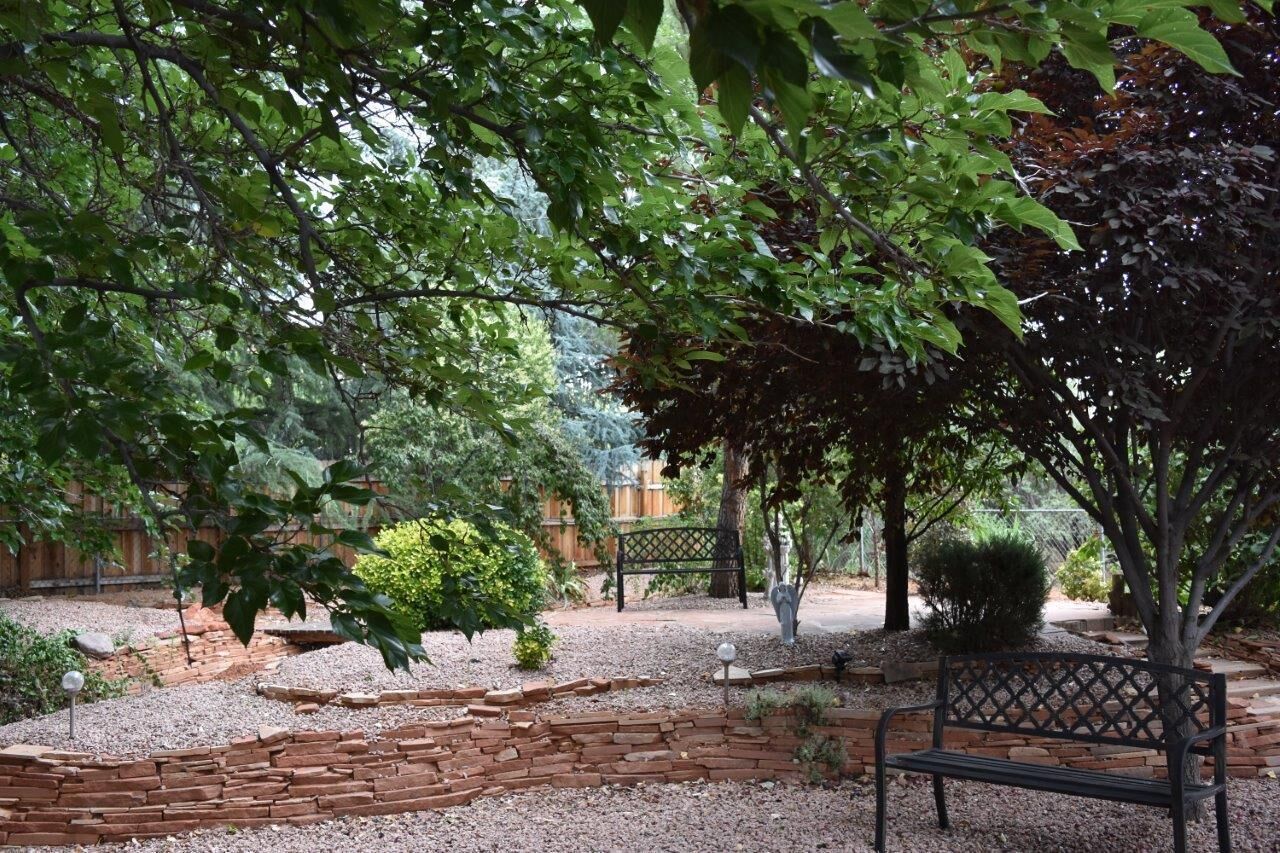Relaxing, Spiritual, Meditative Residential House - Large yard!  MONTHLY RENTAL.