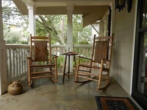 Terrace/patio - Few short steps from the beach  (Grayton beach)