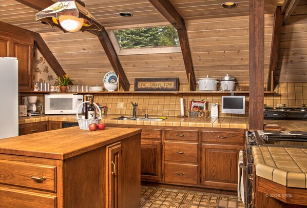 雪櫃、微波爐、焗爐、爐具