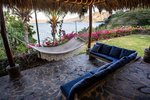 Beautiful Guest House right on the Laguna de Apoyo!