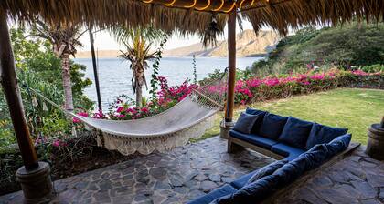 Beautiful Guest House right on the Laguna de Apoyo!