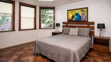 8 bedrooms, desk, iron/ironing board, free WiFi