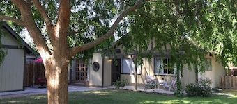 Historic Tudor Cottage Retreat – Private, Pet Friendly, North Phoenix