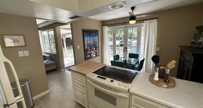 Historic Tudor Cottage Retreat – Private, Pet Friendly, North Phoenix