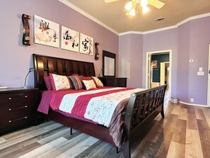 4 bedrooms, iron/ironing board, WiFi, bed sheets - Updated Home with Outdoor Hot Tub, Grill,  4BR 4BTH (Frisco)