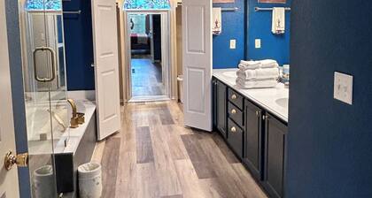 4BR/4BA Quiet Central Frisco Home - Near Star Center, UNT, Toyota Sta. + Hot Tub