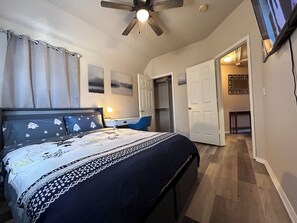 4 bedrooms, iron/ironing board, WiFi, bed sheets - Updated Home with Outdoor Hot Tub, Grill,  4BR 4BTH (Frisco)