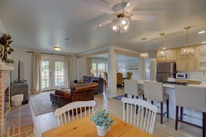 Smart TV, fireplace, DVD player, printers