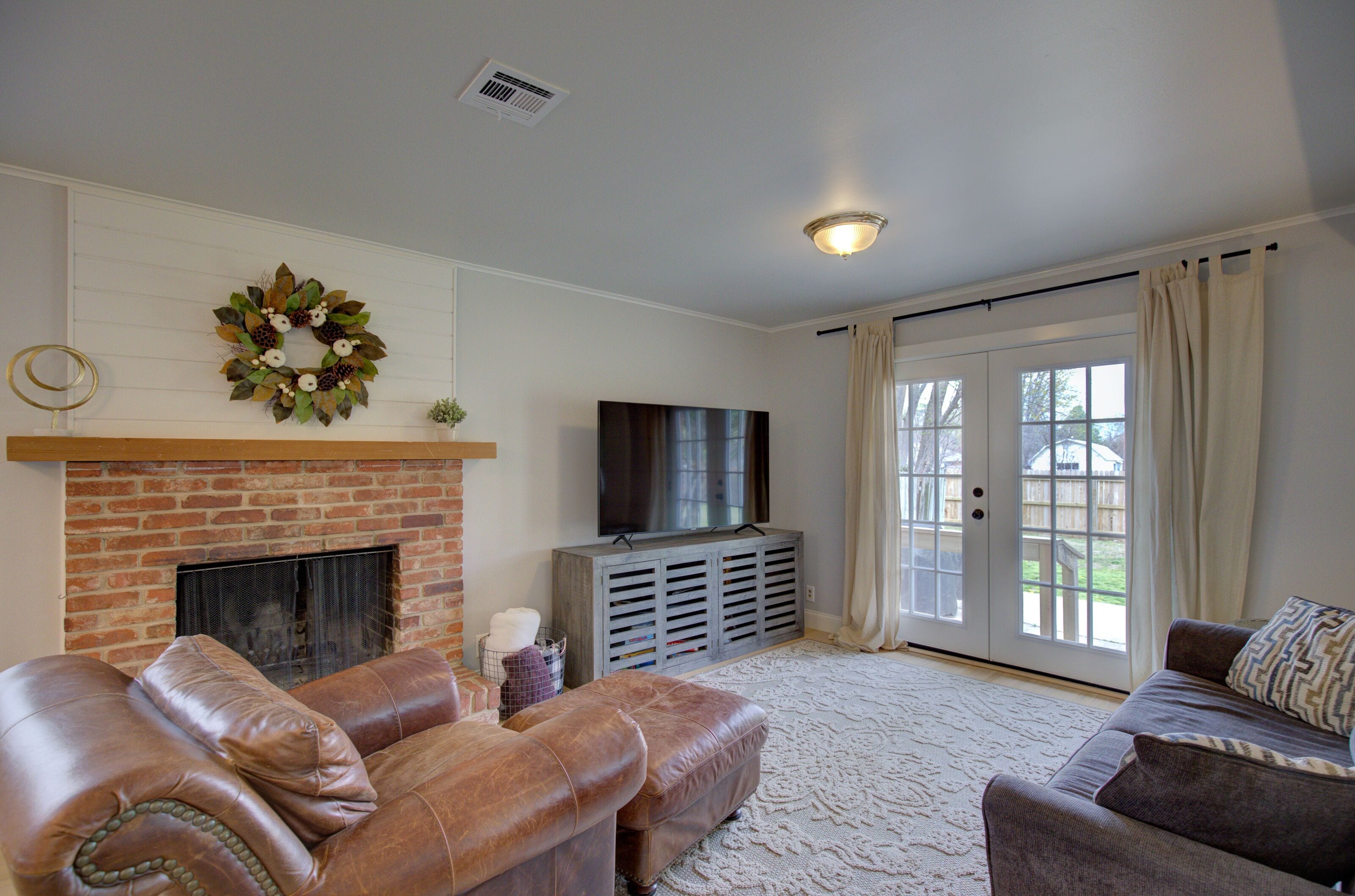 TV connectée, cheminée, lecteur de DVD, imprimantes