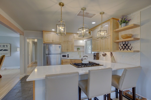 Geladeira, micro-ondas, fogão, cooktop