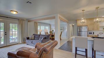 TV connectée, cheminée, lecteur de DVD, imprimantes