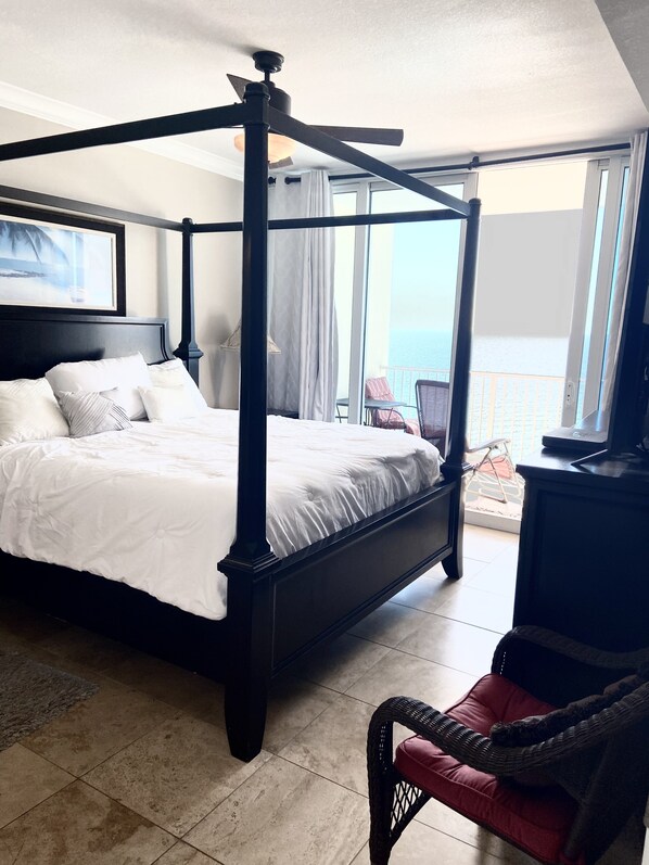 3 habitaciones, tabla de planchar con plancha y cuna de viaje 