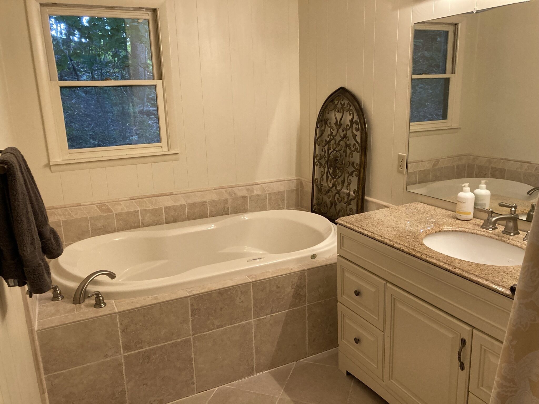 Beautiful Lakeview Home in  Four Seasons Resort!