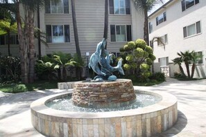 المنطقة المحيطة بالمنشأة