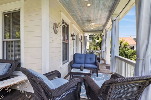 Des tonnes d'espace + porche privé et place de garage!  