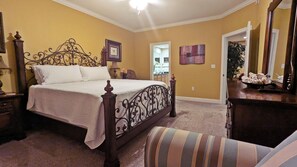 3 bedrooms, desk, iron/ironing board, free WiFi