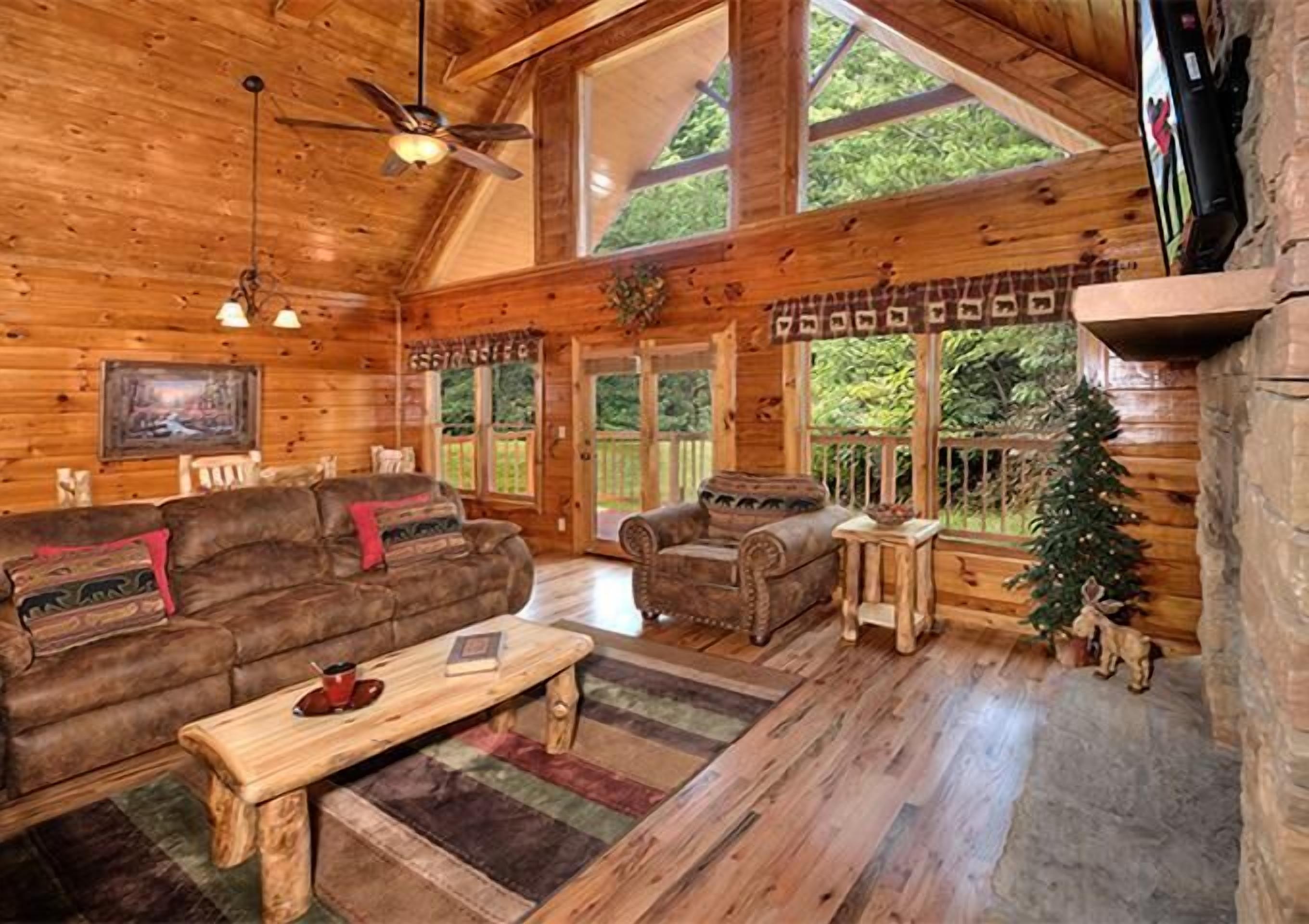 Fire Lit Nights - Pet Friendly!| Rustic Resort Cabin| Brand New Hot Tub!