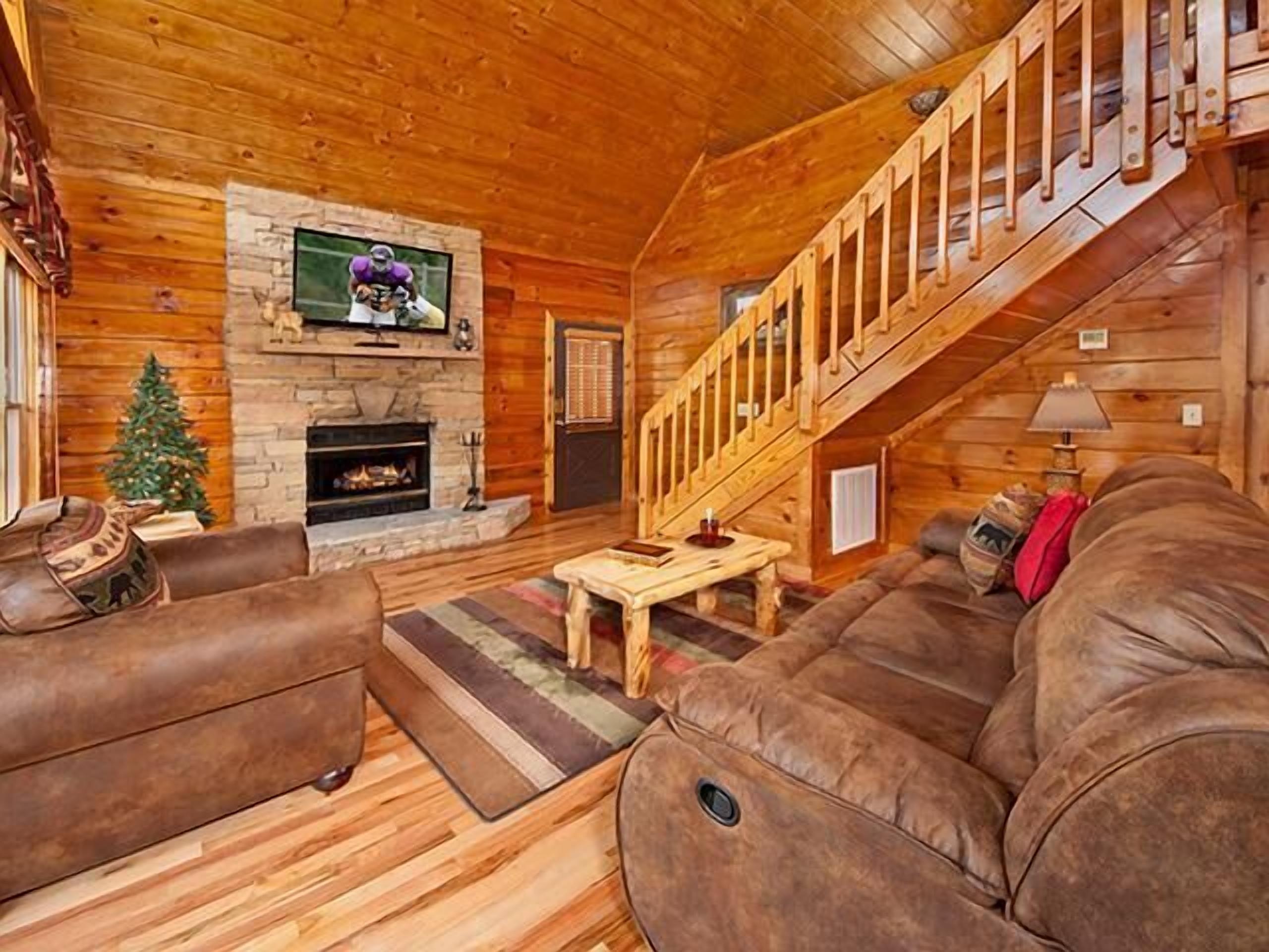 Fire Lit Nights - Pet Friendly!| Rustic Resort Cabin| Brand New Hot Tub!