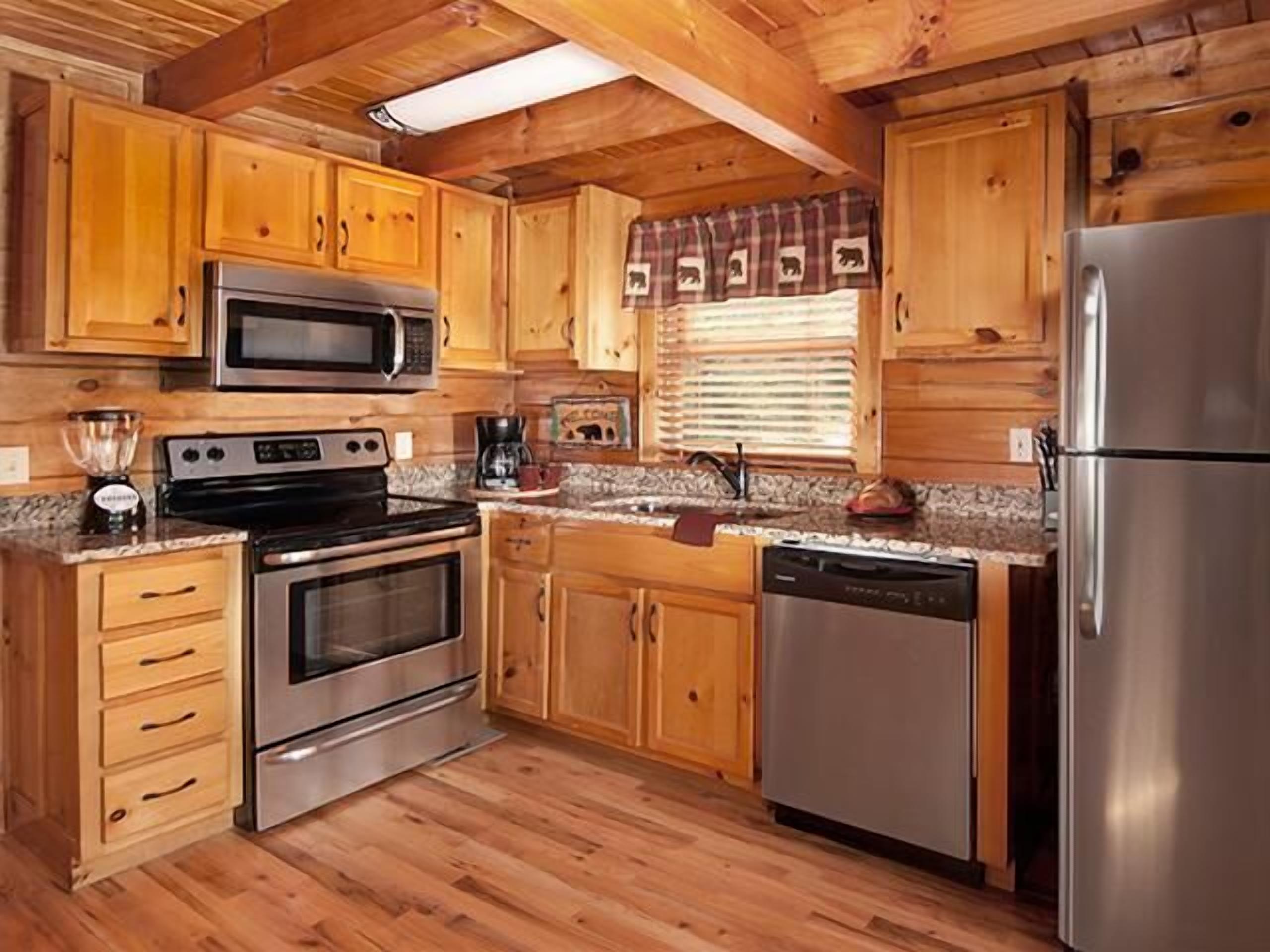 Fire Lit Nights - Pet Friendly!| Rustic Resort Cabin| Brand New Hot Tub!