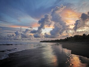 On the beach, sun-loungers, beach towels - BEACHFRONT HAVEN OFFERS JOYFUL ONE OF A KIND HOLIDAY JUST STEPS FROM THE OCEAN (Esterillos Oeste)