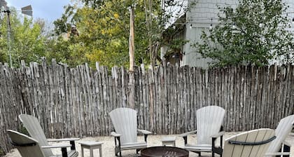 Walk 2 blocks to Historic Downtown FBG. Heritage German Style 3 Bedroom Home.